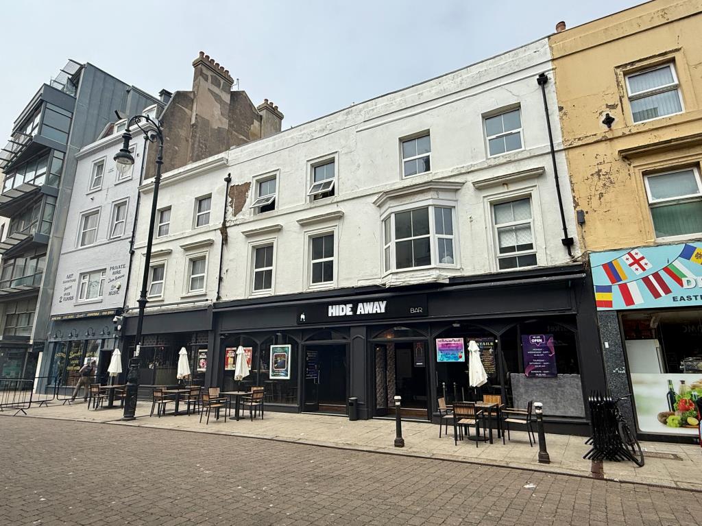 Lot: 19 - TOWN CENTRE COMMERCIAL UNIT FOR INVESTMENT - Front